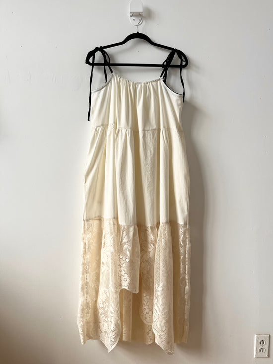 Robe Upcycling en dentelle et coton