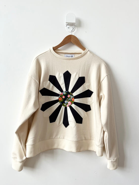 Crewneck Courtepointe N&B Fleuri